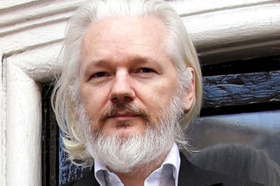 Wikileaks founder, Julian Assange arrested for 'failing to ...